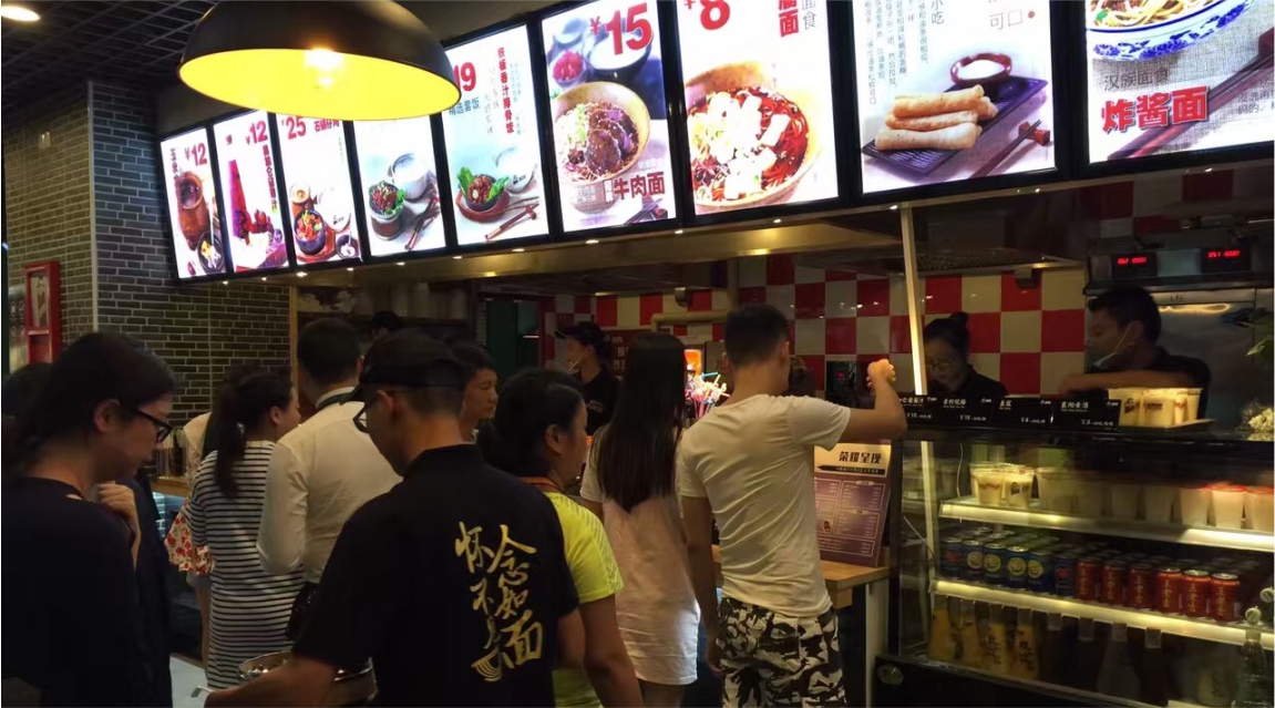 老龚家牛肉面内部实拍场景