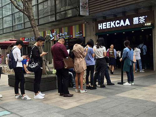 喜茶正式对“雇人排队”的说法，进行回应！