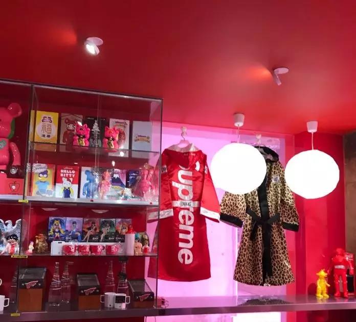 餐饮咖啡店大红色店面设计