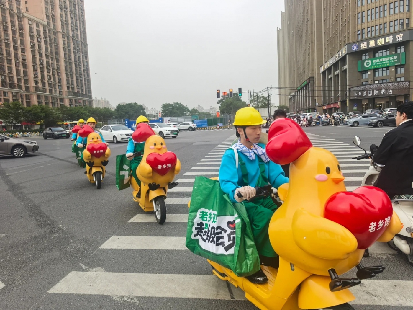 老乡鸡“兰博鸡尼”，深圳餐饮品牌logo设计霸气炸街
