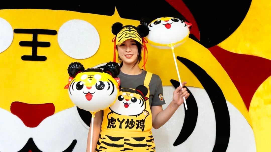 深圳餐饮品牌策划设计全案，虎丫炒鸡，深圳餐饮vi设计，深圳logo设计，深圳餐饮空间设计